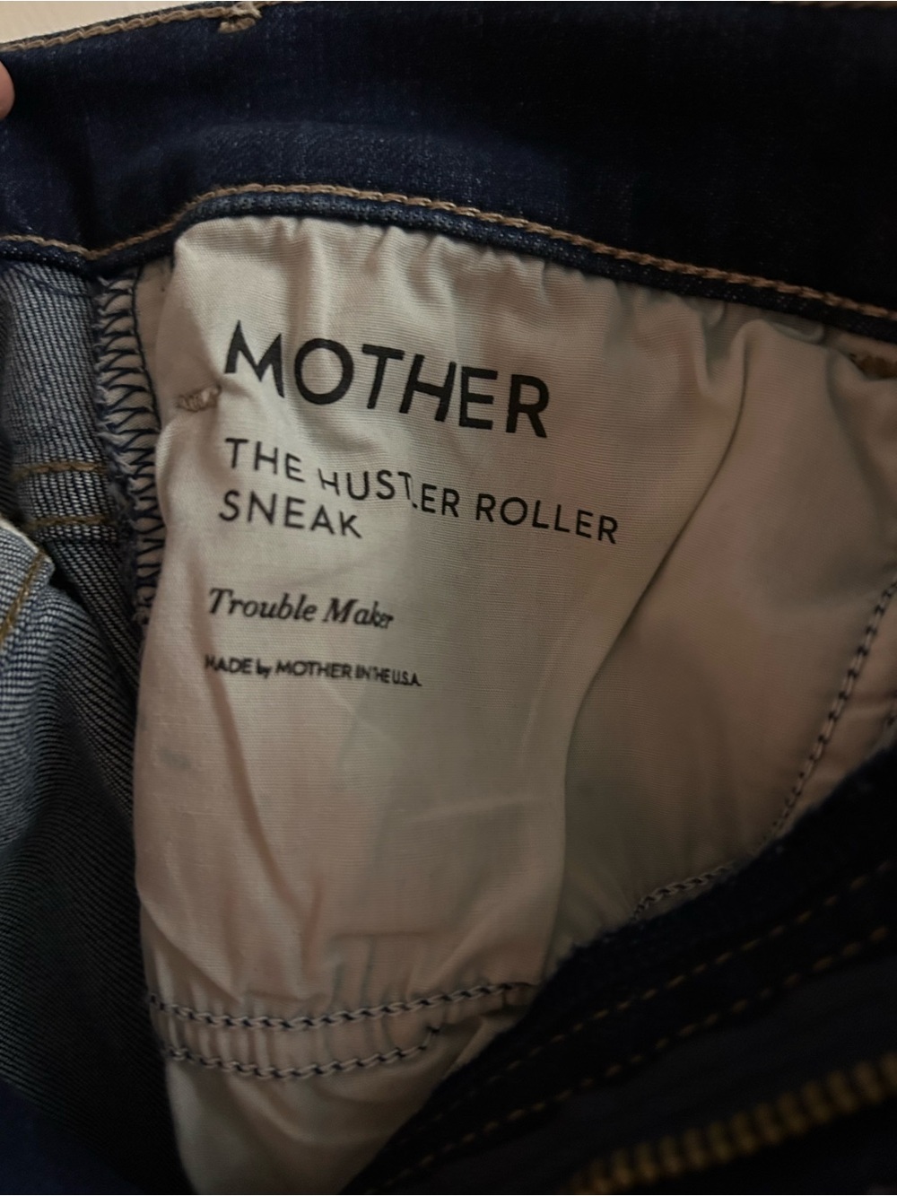 NWT
MOTHER
THE HUSTLER ROLLER SNEAK
Trouble Maker
Size 32
Inseam 32 - Picture 6 of 9